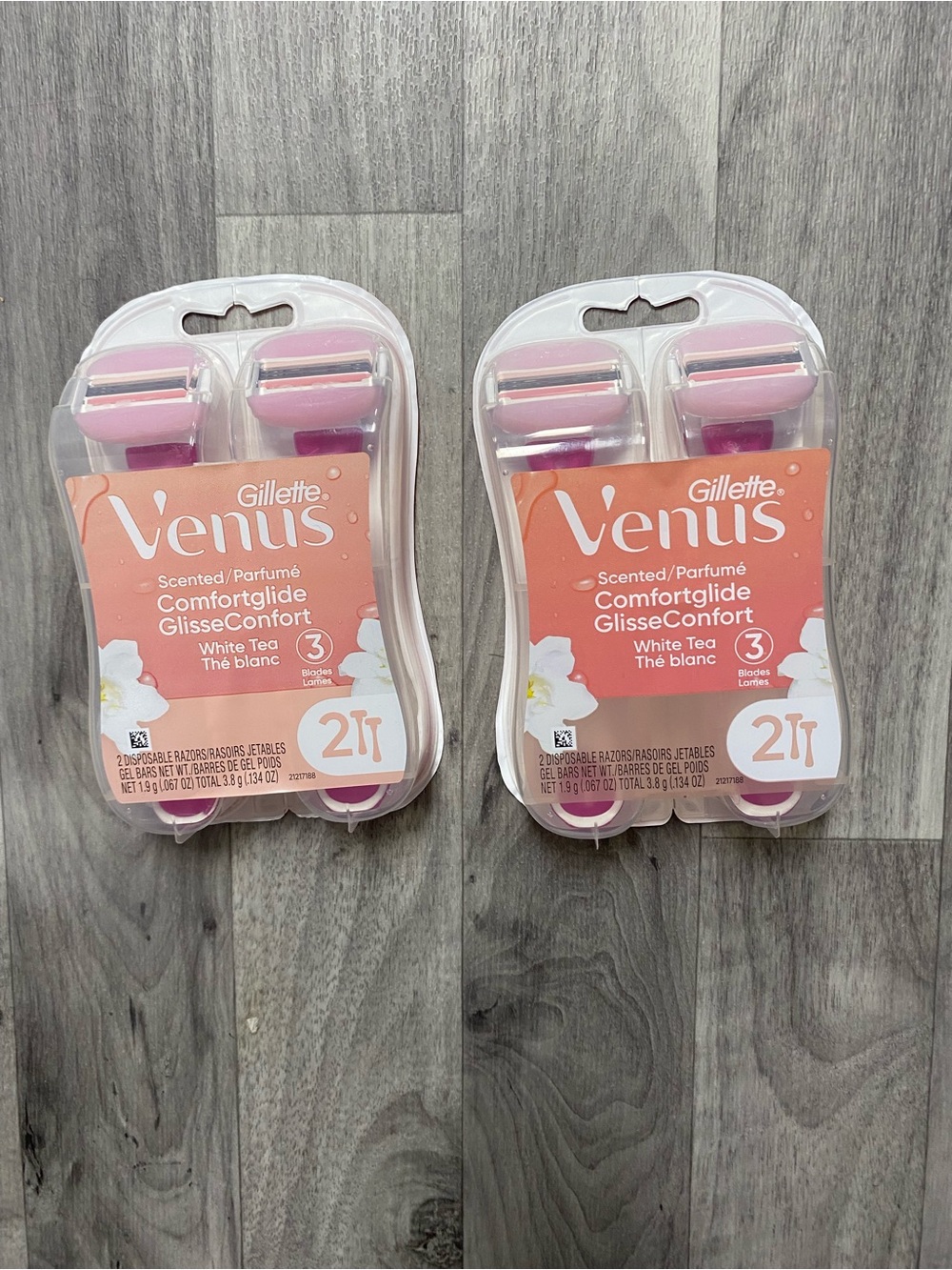 VENUS Pink Gillette Venus ComfortGlide Scented Disposable Razors (2 Pack)